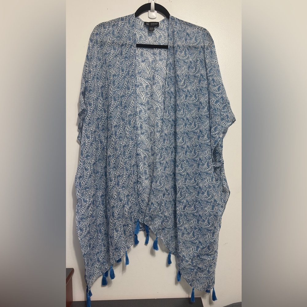 The Met Store Metropolitian Museum of art Blue & White Qing Floral Cover-Up - Picture 2 of 10